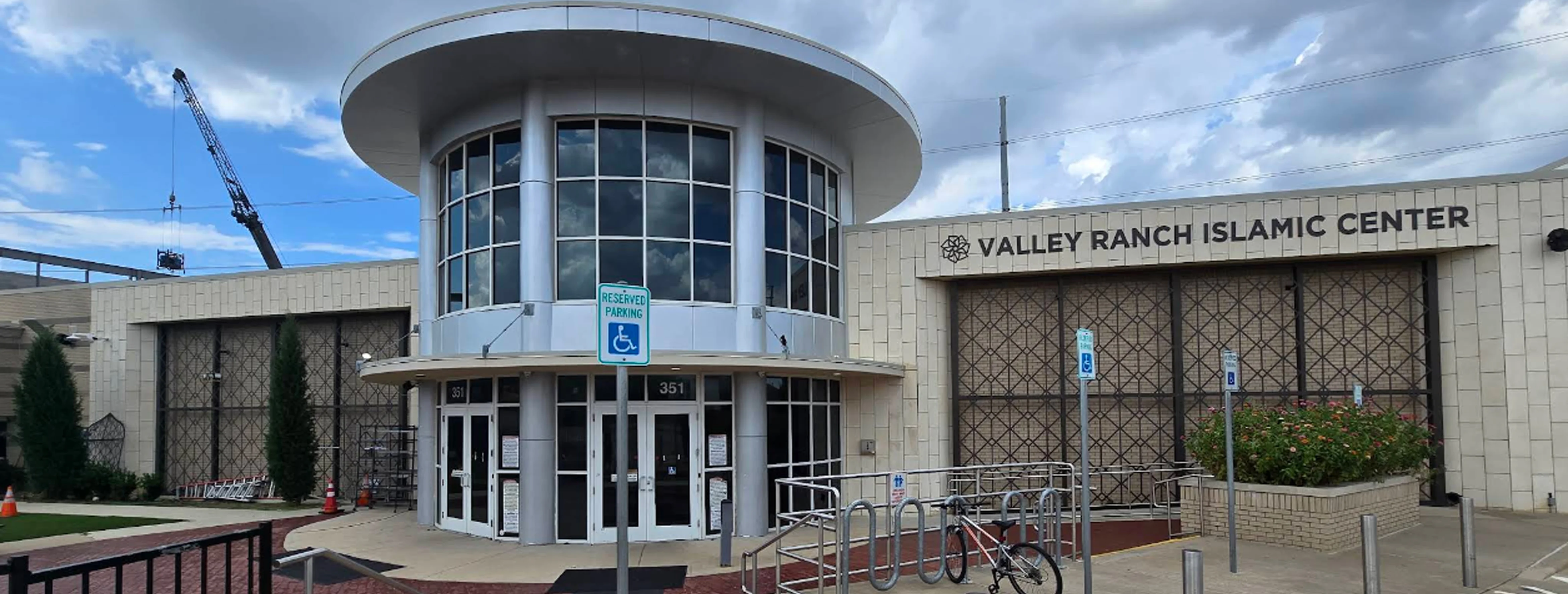 Exterior view of Valley Ranch Islamic Center Irving building